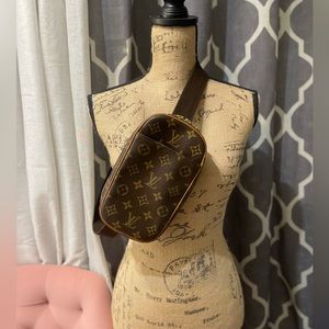 ❌SOLD❌Authenticated✔️ Louis Vuitton Gange Beltbag